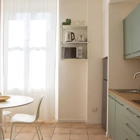 Lejlighed Levante -walking Distance To Center- Free Onsite Parking Como