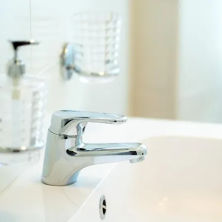 Levante -walking Distance To Center- Free Onsite Parking * Como