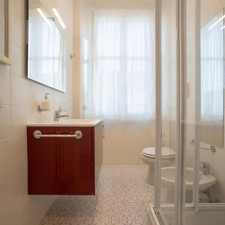 Levante -walking Distance To Center- Free Onsite Parking Como