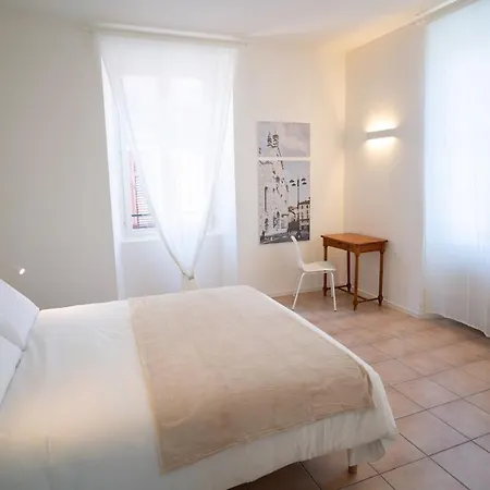 Levante -walking Distance To Center- Free Onsite Parking Appartement