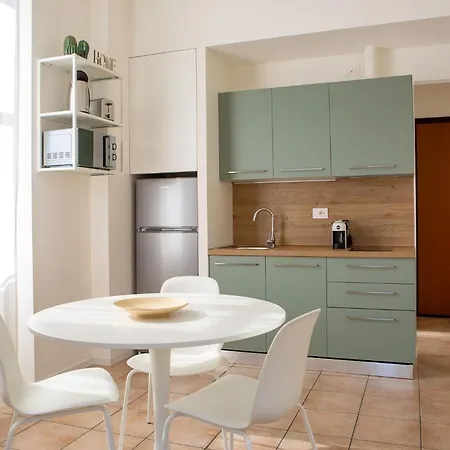 Levante -walking Distance To Center- Free Onsite Parking Апартаменты Комо