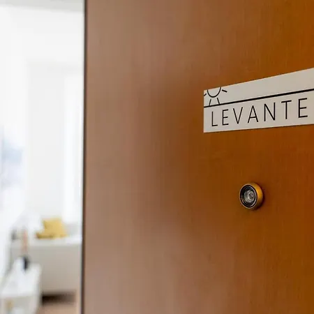 Levante -walking Distance To Center- Free Onsite Parking アパート
